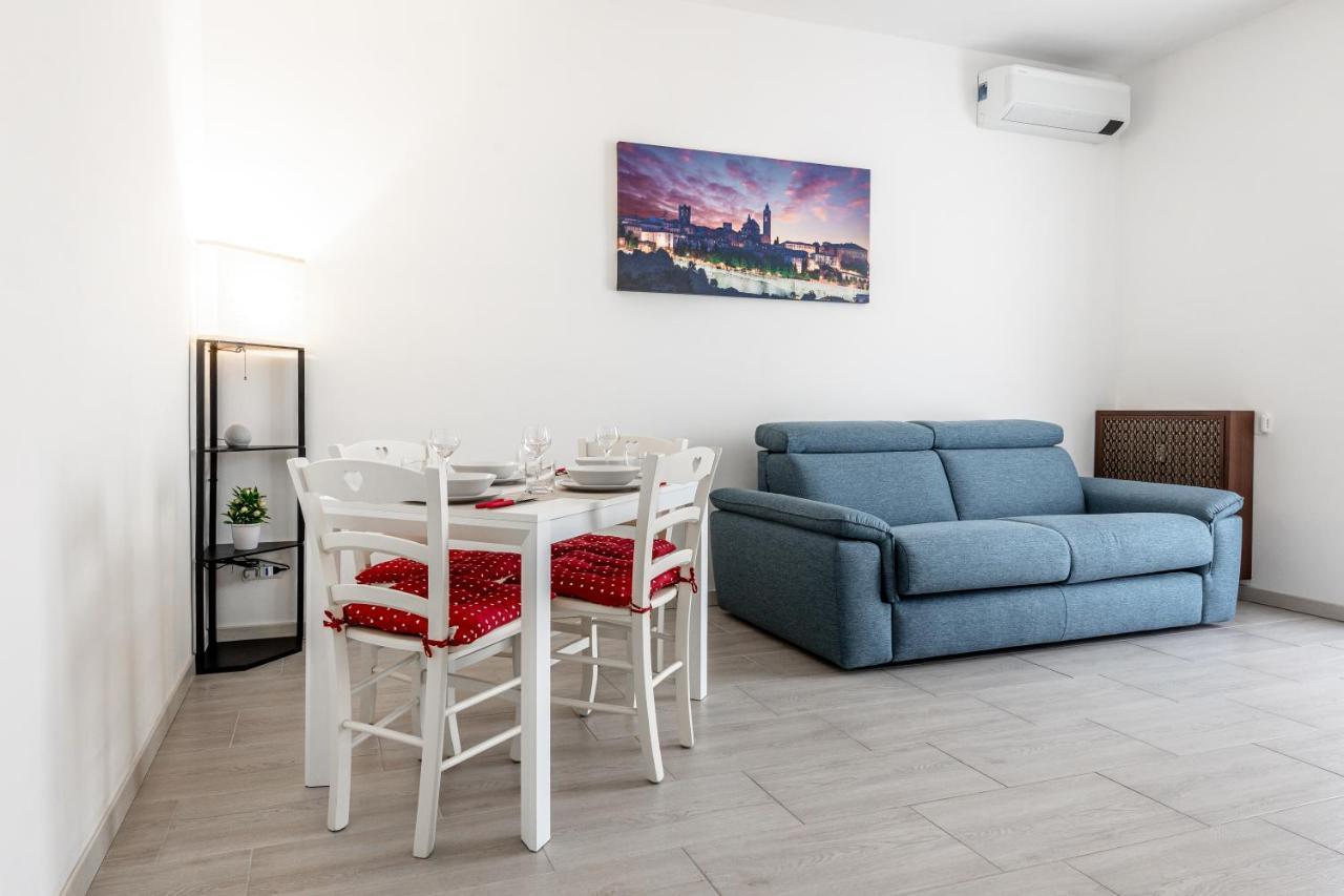 House Near Train StationA/C Apartment เซริอาเต ภายนอก รูปภาพ